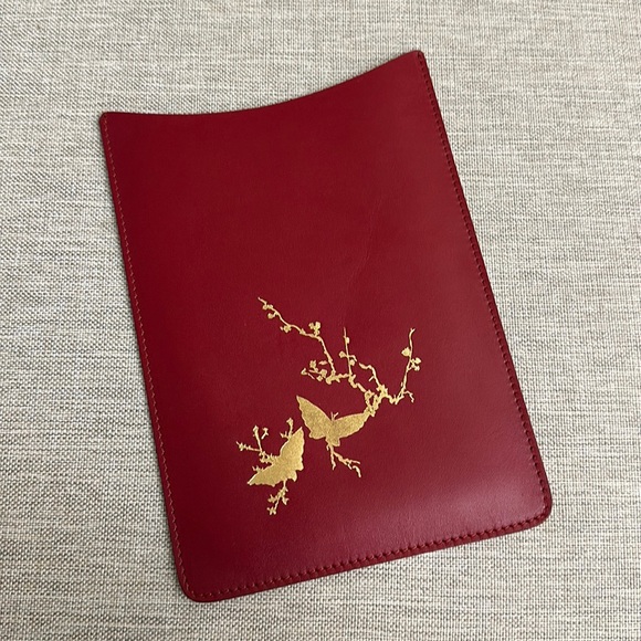 🦋 Beautiful red genuine leather butterfly tablet cover from Spain! - Picture 1 of 12